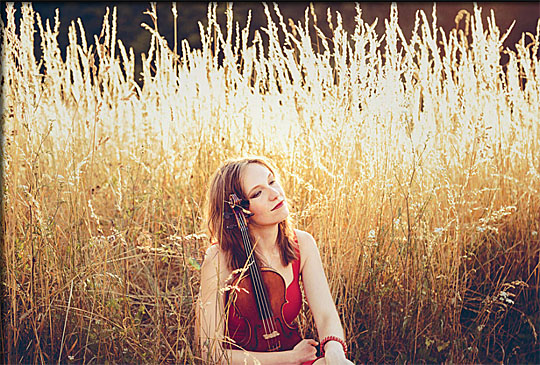 Eva Slongo photo dans les champs