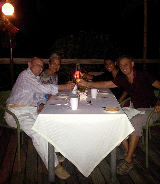 Badian Resort restaurant champagne