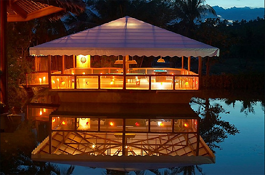Badian Resort Chalet flottant