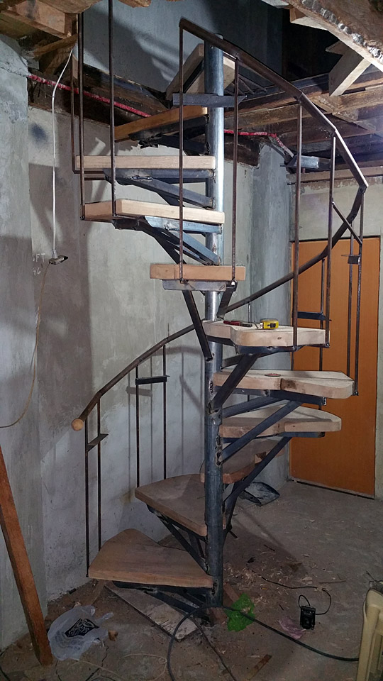 escalier fini avant peinture