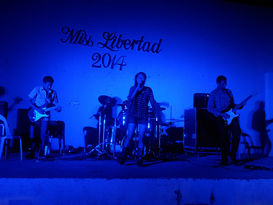 Concert a Isabel Leyte Island