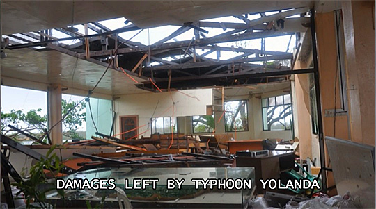 la mairie de palomopon dévastée après le typhon Yolanda