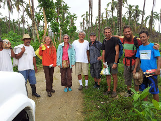 Le maire de Palompon et les seahelpers