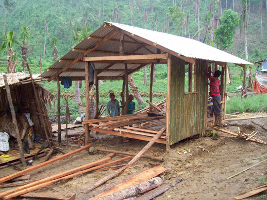 maison de Dolores en construction a Tambis