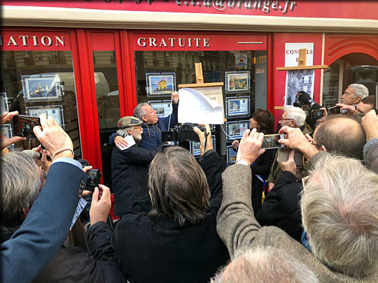 Decouverte de la plaque commemorative à Stepahen grappelli par le maire du 9 eme arrondissement de Paris Delphine Burkli
