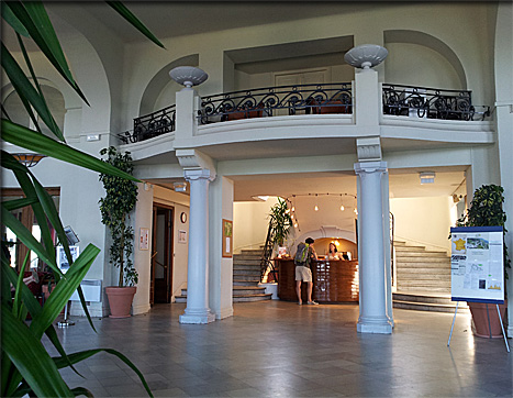 Hall du grand hôtel de Superbagnères